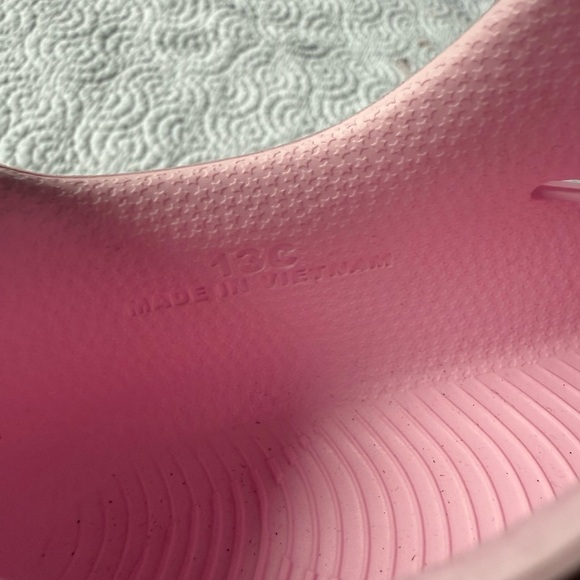 Nike Foam Force 1 Nike Kids Pink Slip-On Shoes NWT - Picture 6 of 10